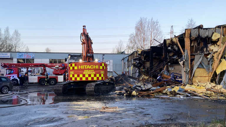 Tulipalo autokorjaamossa Tampereen Hervannassa.