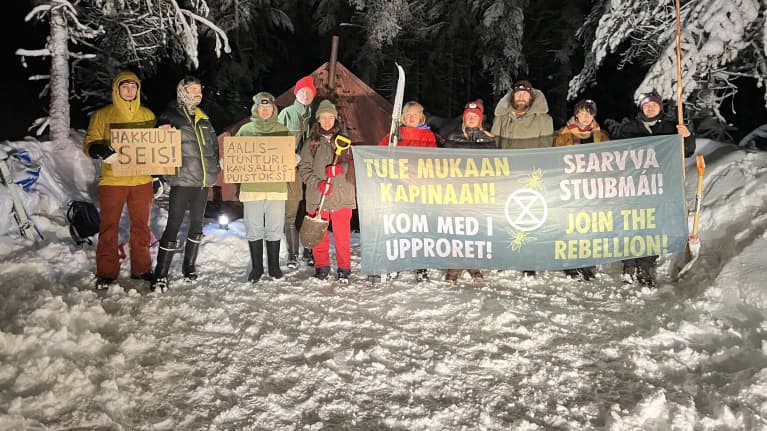 Elokapinan mielenosoittajia Aalistunturissa tammikuussa 2023.