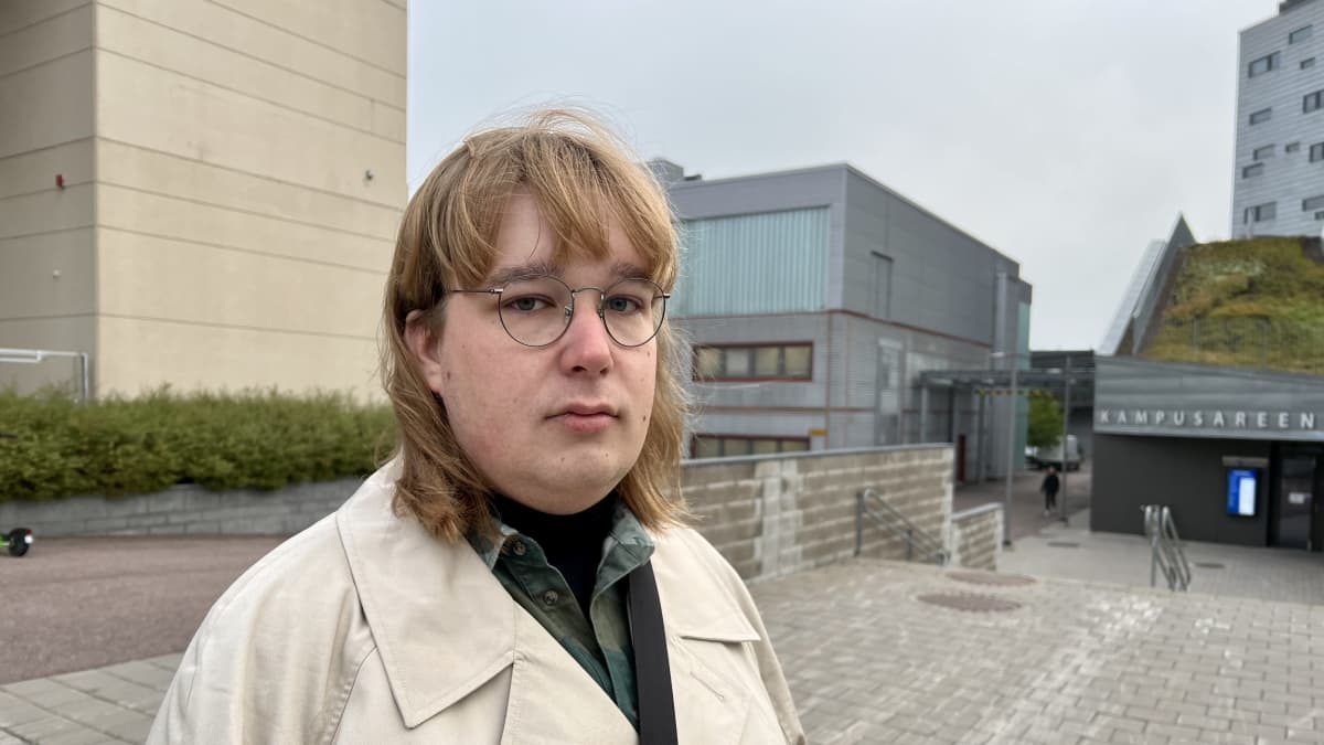 Treyn varapuheenjohtaja Onni Härkönen kuvattuna Hervannan kampuksella 25.9.2023.