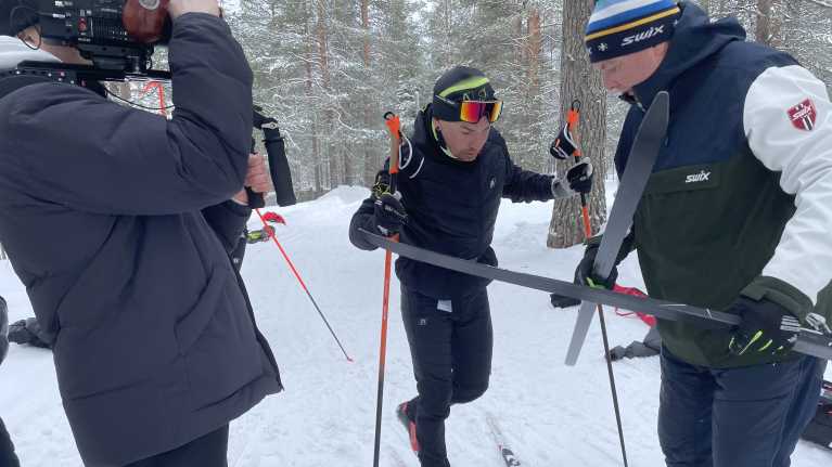 SM-hiihtoihin tähtäävä Antti Tuisku kilpaili Muurola-hiihdoissa 20 kilometrin vapaan hiihtotavan mittelössä 31.3.2024.