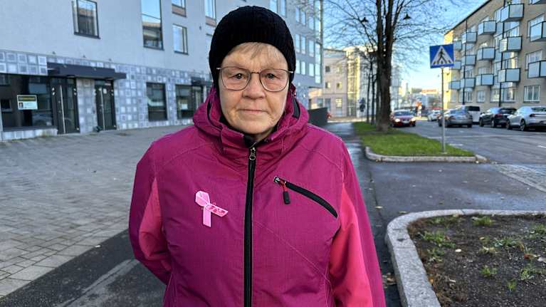 Riitta Kososelle korona oli vielä muutama vuosi sitten suurempi huolenaihe kuin nyt. Esimerkiksi maskia hän ei enää käytä. Korona-aika tuntui eristäytymiseen ajoittain hyvin yksinäiseltä, Kosonen muistelee.