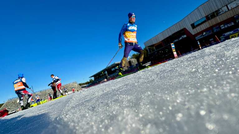 Image 1: Icy tracks.