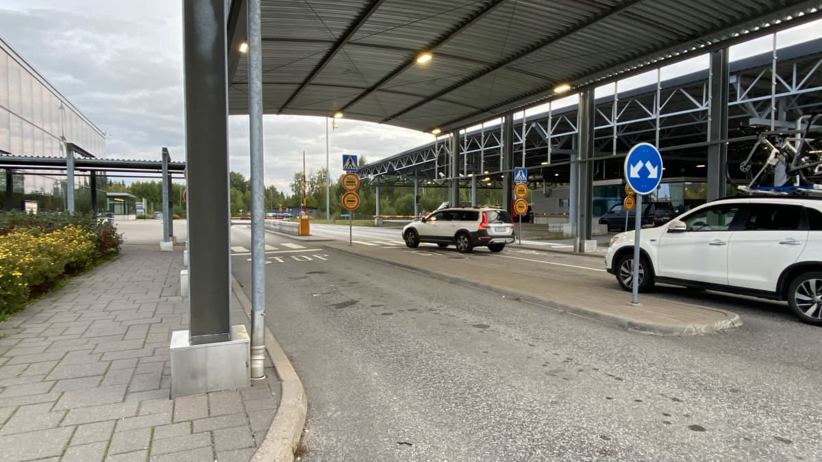 Nuijamaan rajanylityspaikalla oli perjantaiaamuna rauhallista