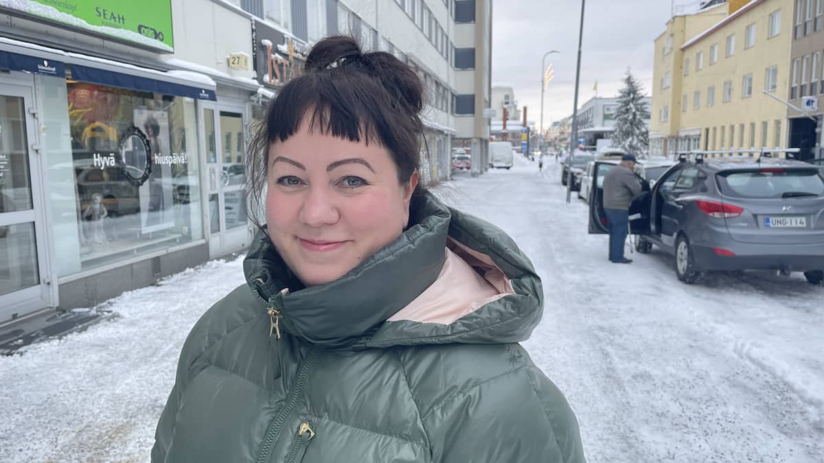 Koreografi Sari Palmgren talvisella Kajaanin Kauppakaudulla.