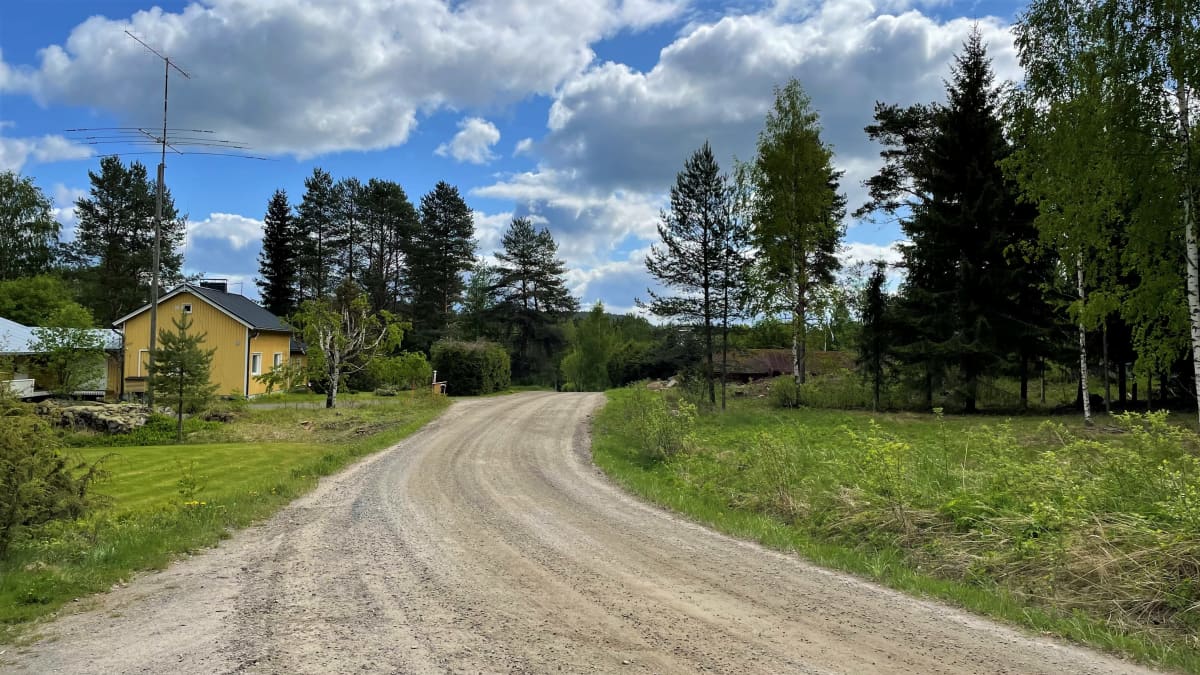 Myhinpääntie Myhinpään kylän kohdalla.