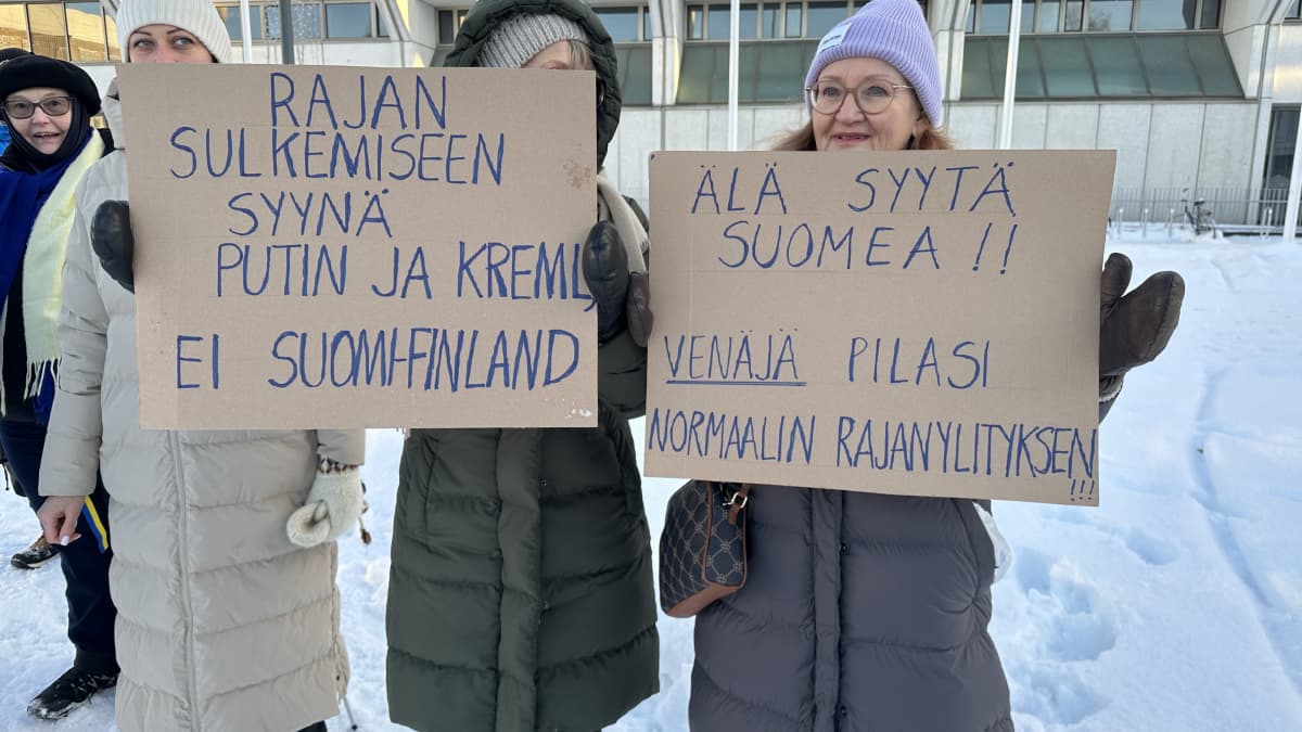 There was a demonstration in Lappeenranta on Sunday against the closure of the eastern border. Photo: Elli Sormunen / Yle