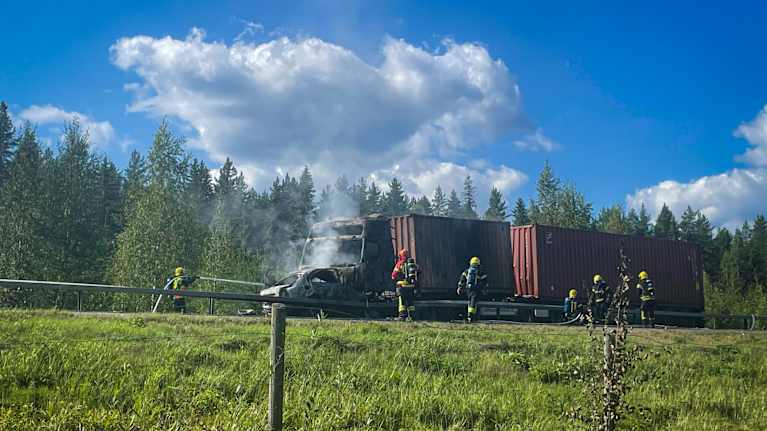 Onnettomuus Nelostiellä Hirvaskankaalla.