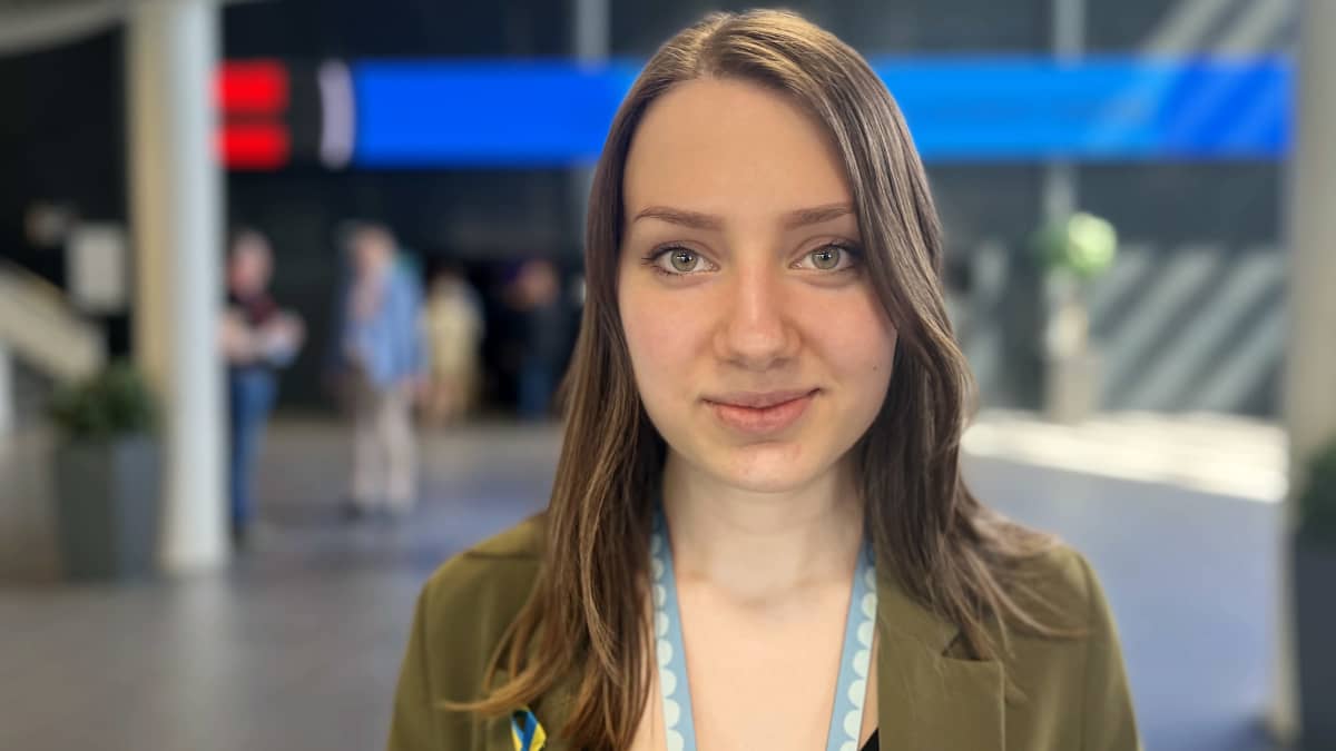 Photo of Julia Ståhle looking into the camera.