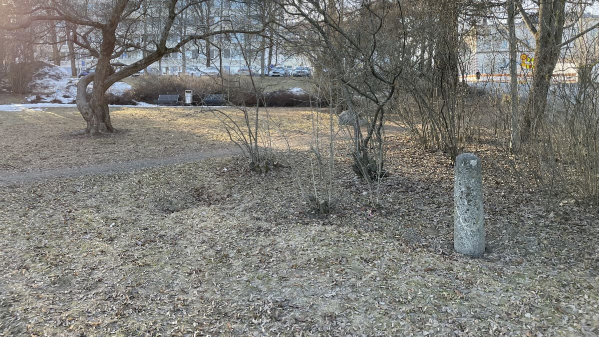 KIrjanpainajan puisto Jyväskylässä sijaitsi aikanaan Jyväsjärven rannassa.