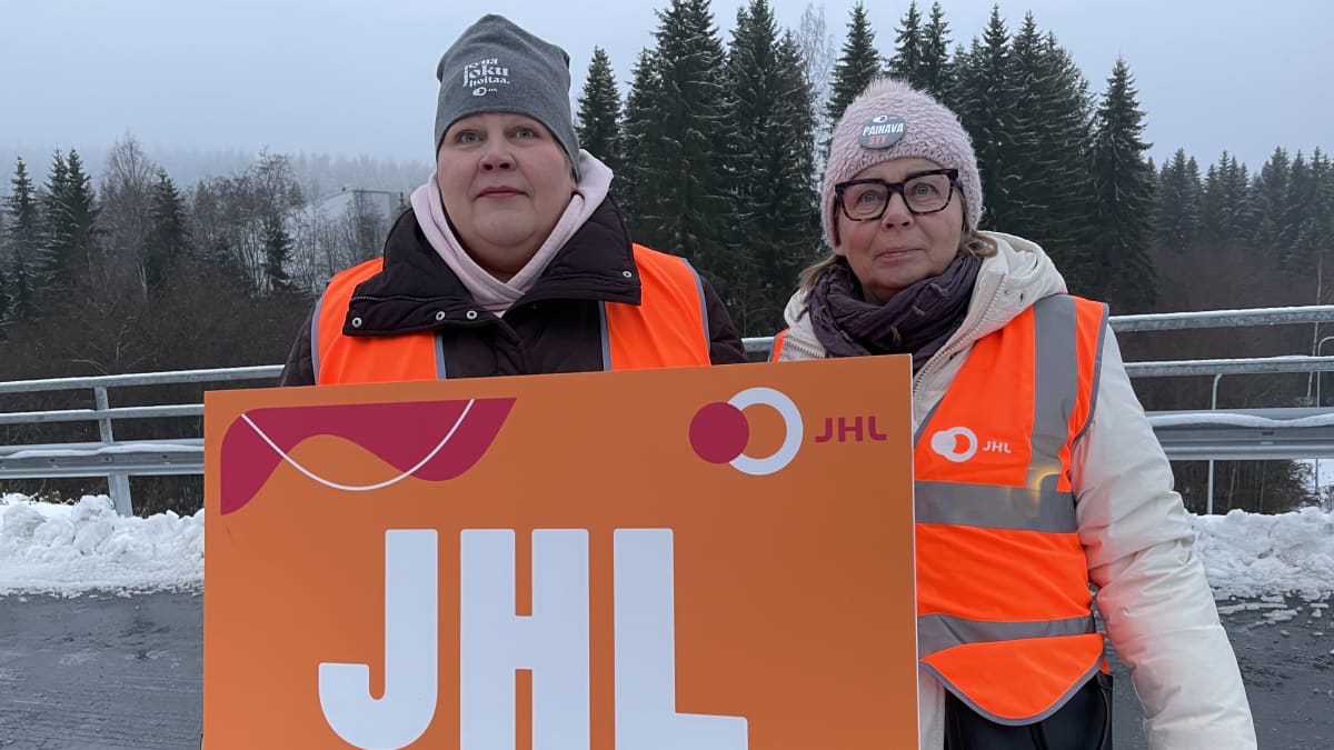 Unions have organized strikes in recent weeks. Photo: Petri Julkunen / Yle 