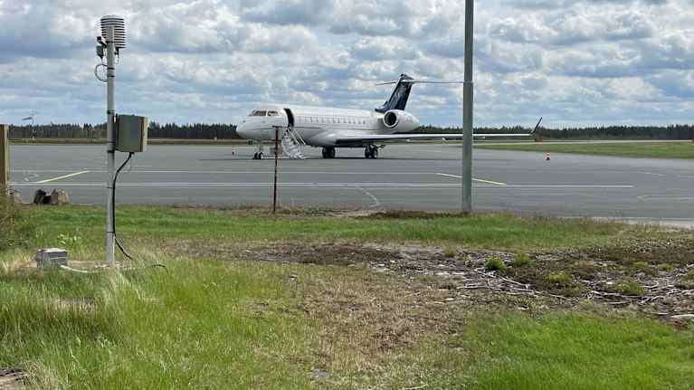 Tom Cruise privatplan på flygplatsen i Kronoby.
