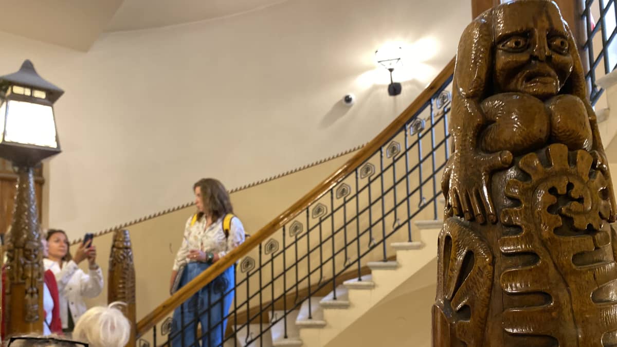 Ukrainian Darya Skidan gives a tour of the Pohjola house