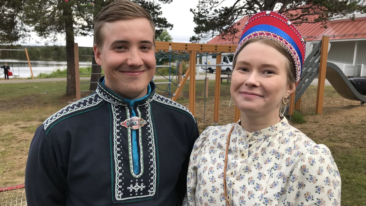 Serkukset Petteri Feodoroff ja Henna Lehtola kolttasaamelaisten 70-asuttamisjuhlissa. 