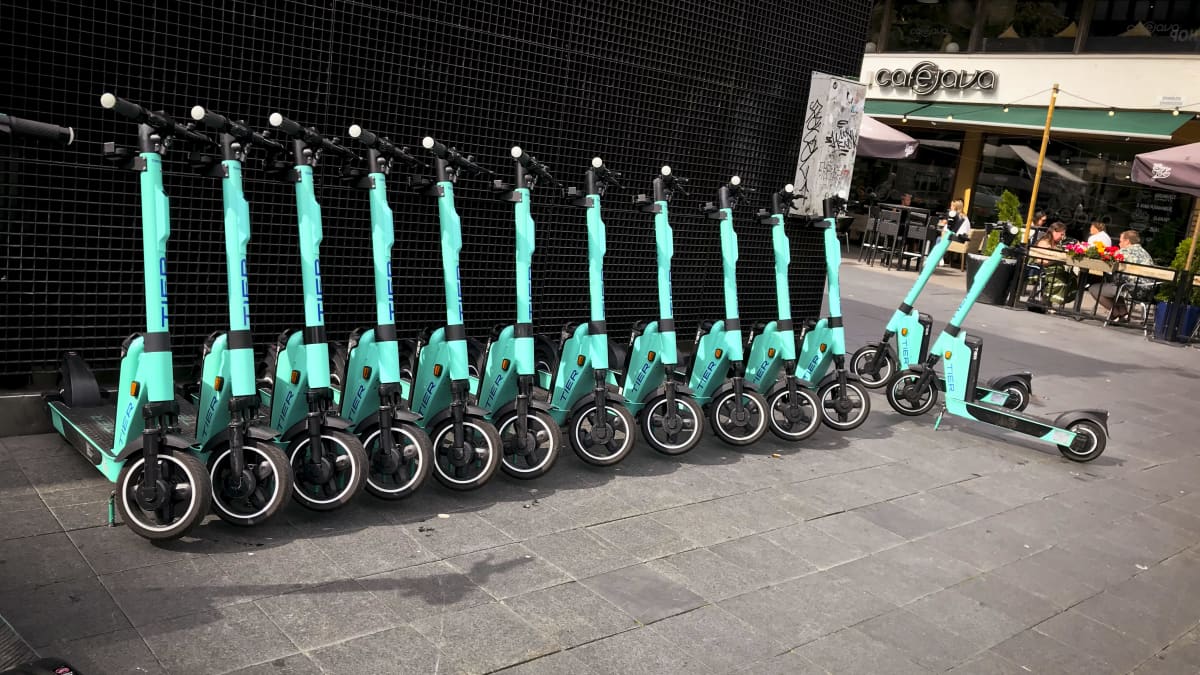 Too many electric scooters? Photo: Tommi Pylkkö / Yle