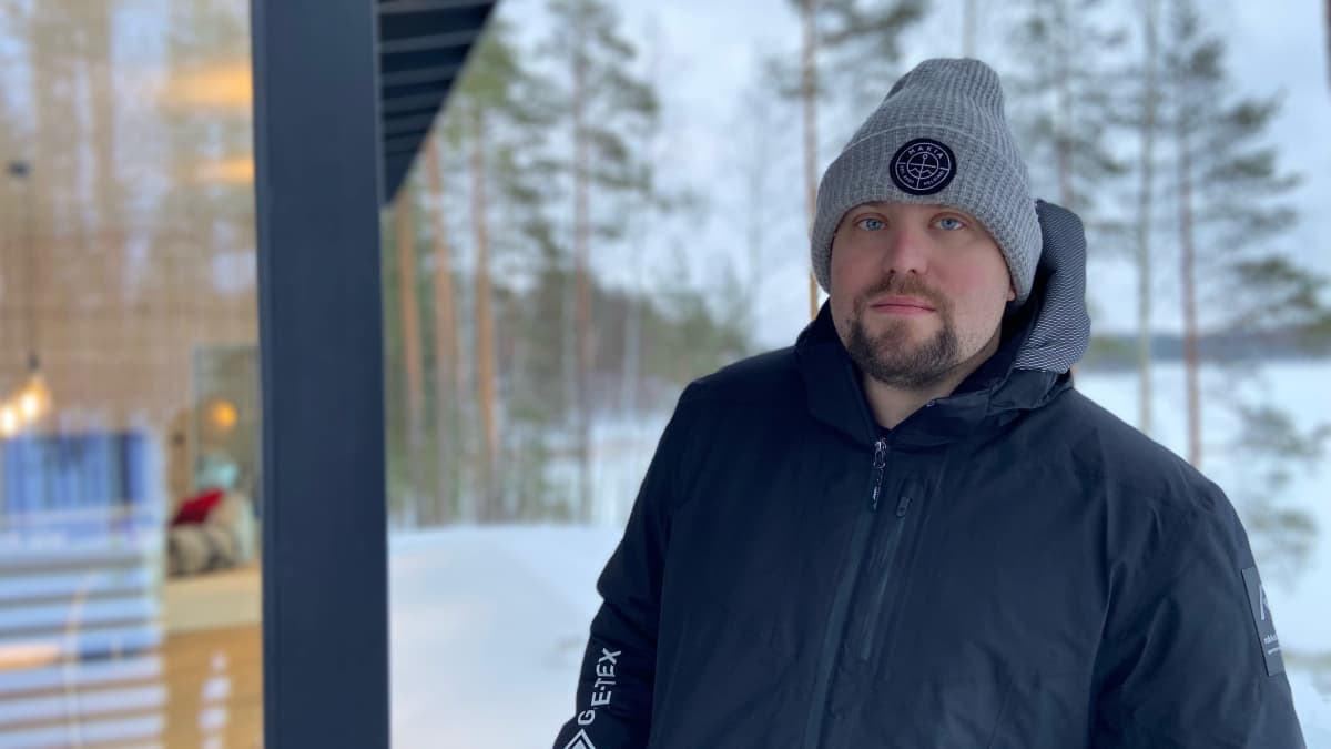 Kuntayhtymä Essoten terveyspalvelujen johtaja Santeri Seppälä mökillään Puumalassa. 