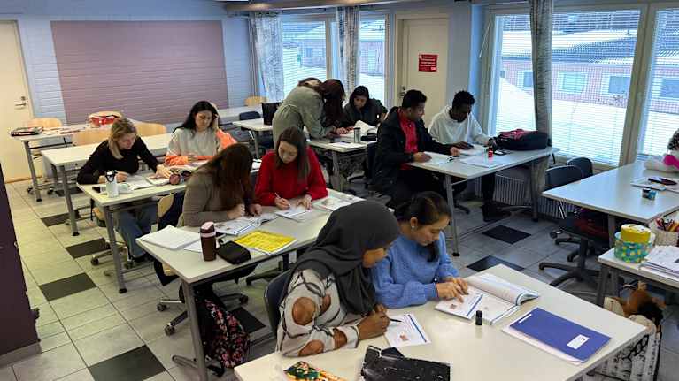 Savonlinna Folk High School teaching situation in the classroom.