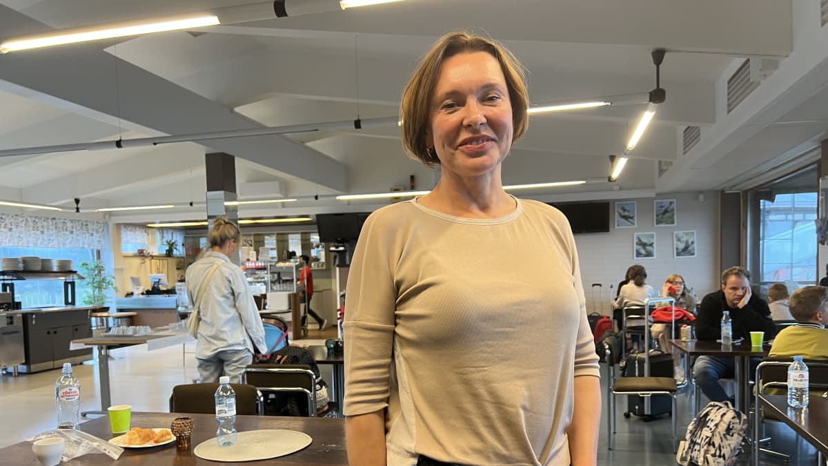 Pietarista kotiin Italiaan palaava Svetlana Ivanova Lappeenrannan lentokentällä.