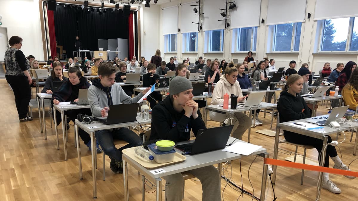 Ylioppilaskirjoitukset maaliskuussa 2020 Kannaksen lukiossa Lahdessa