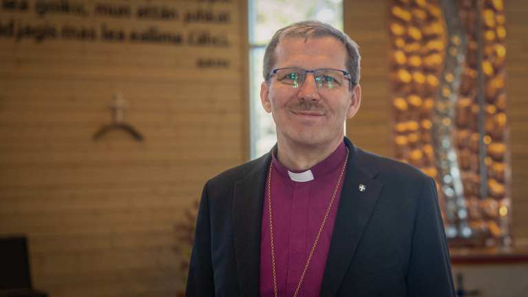 Oulun hiippakunnan piispa Jukka Keskitalo kävi vierailulla Karigasniemellä.