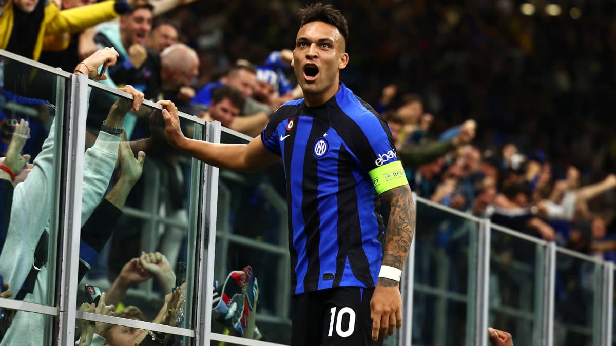 Lautaro Martinez tuulettaa maalia.