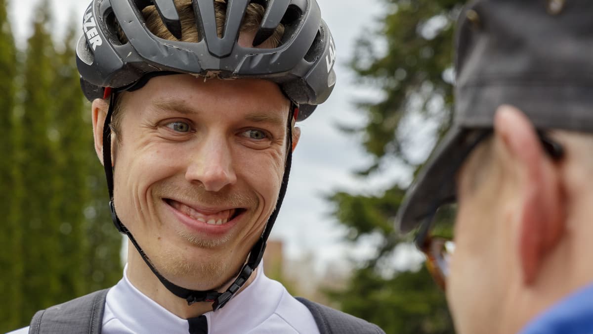 Jonne Seppänen haastateltavana.