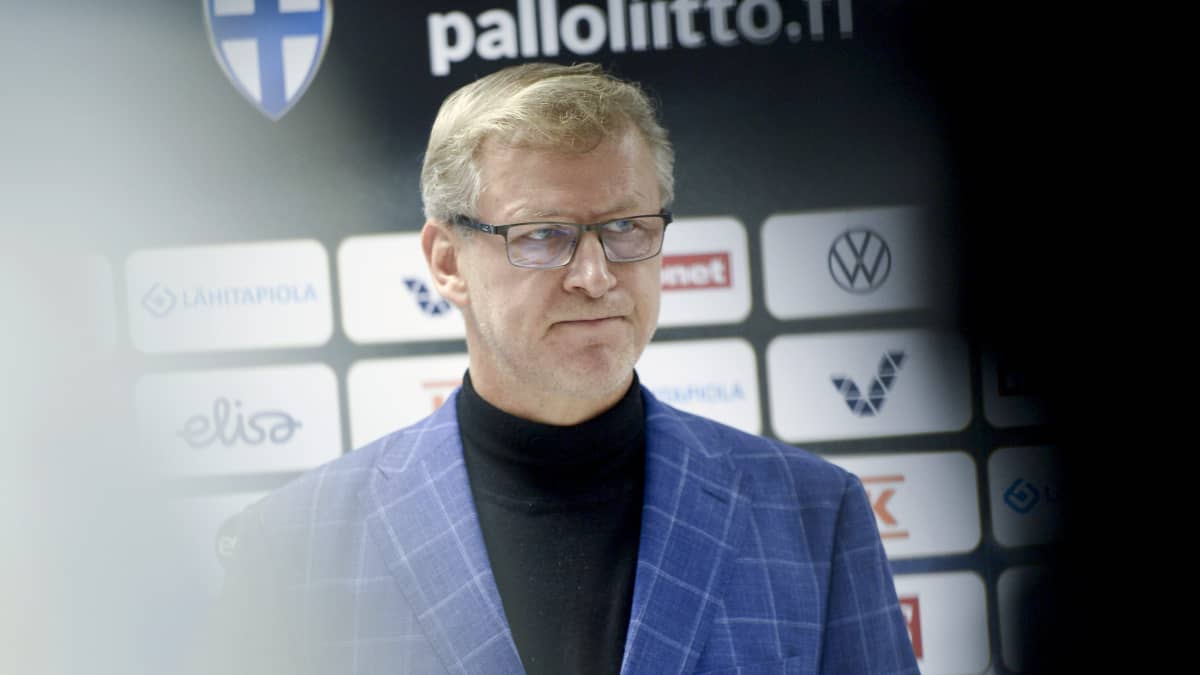Markku Kanerva lehdistötilaisuudessa 8.11.2022.