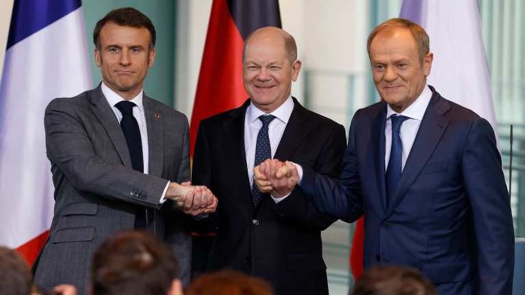 Frankrikes president Emmanuel Macron, Tysklands förbundskansler Olaf Scholz och Polens premiärminister Donald Tusk  