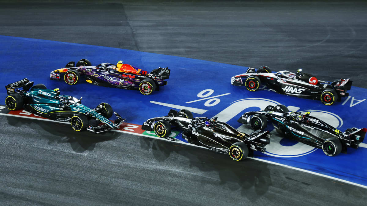 Valtteri Bottas osui Fernando Alonsoon. 
