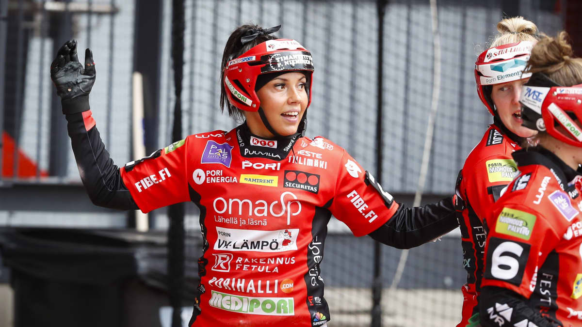 Emilia Itävalo tuulettamassa.