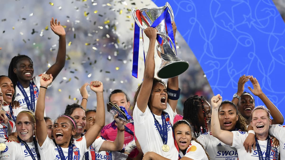 Lyon juhlii Mestareiden liigan voittoa.