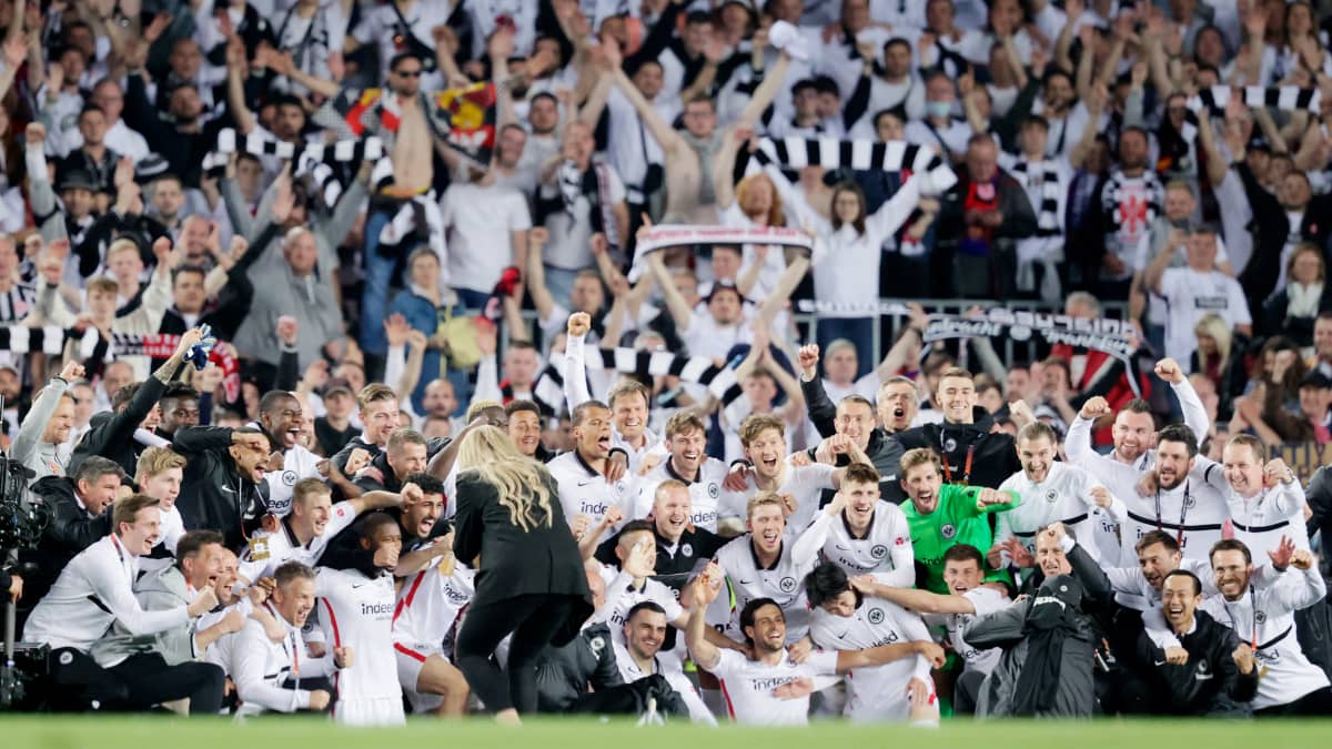 Frankfurt juhli Eurooppa-liigan välieräpaikkaa Barcelonassa.