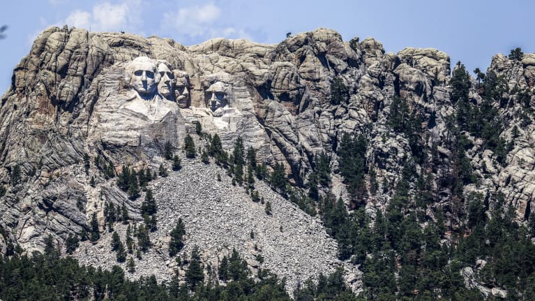 Mount Rushmore -monumentti on kaiverrettu Etelä-Dakotaan.