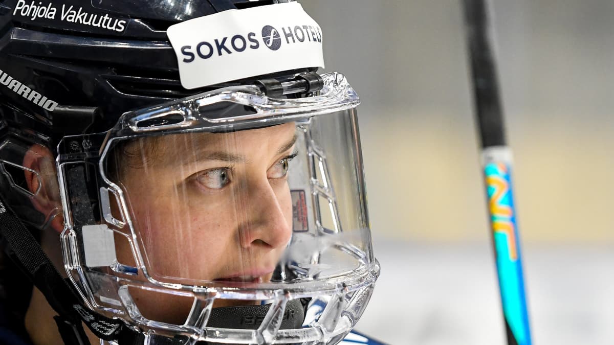 Jenni Hiirikoski lähikuva.