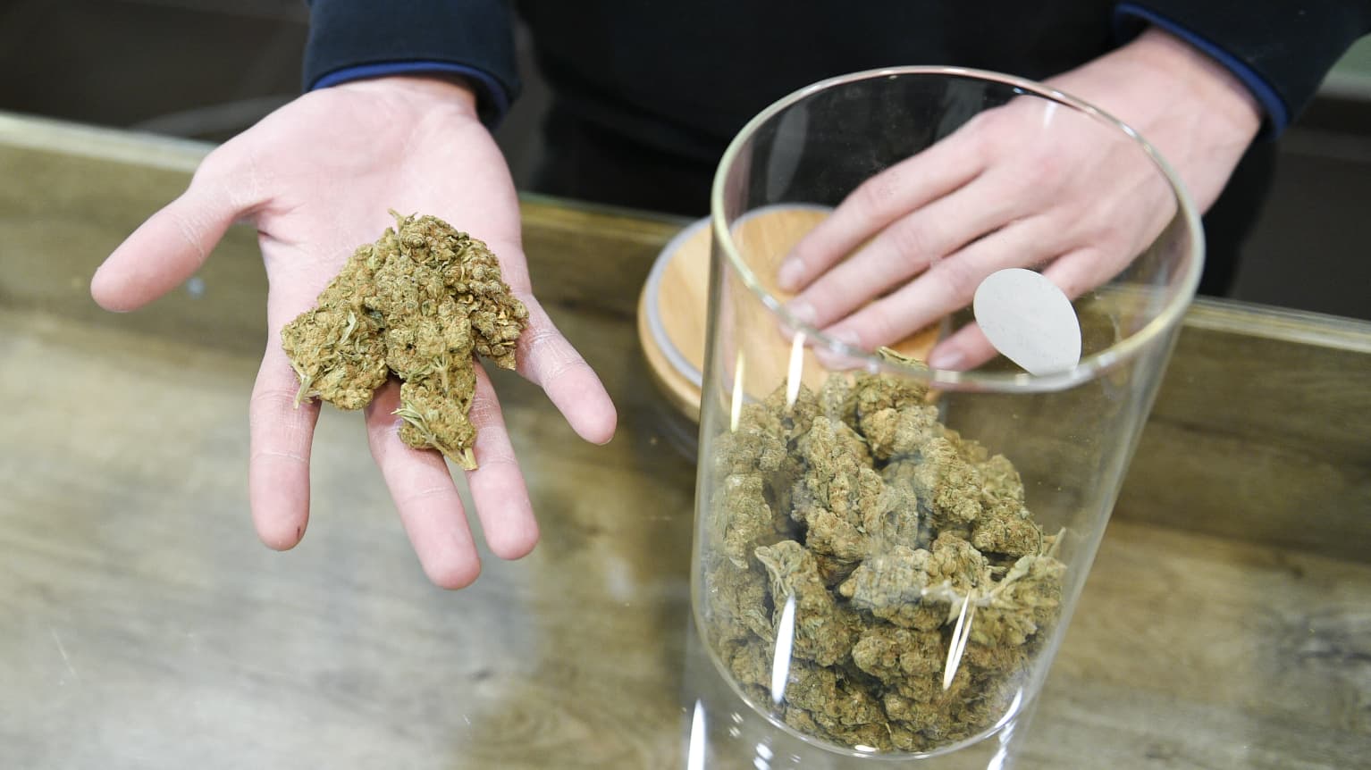 elfbar elfa kaufen Is HHC really a legal version of weed?