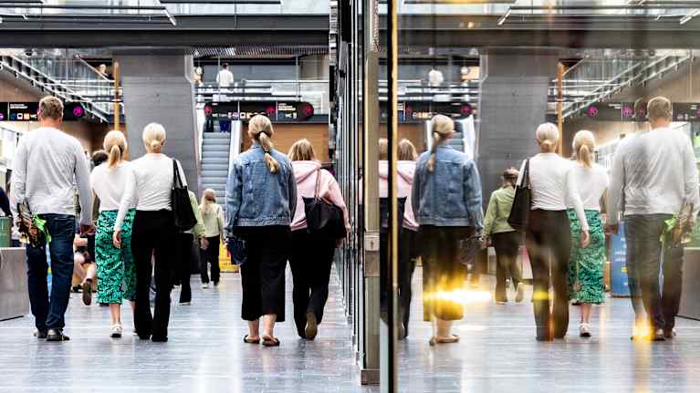 Ihmisten talousvaikeudet ja velkaongelmat ovat lisääntyneet. Velkaneuvontaa on pyydetty tänä vuonna paljon enemmän kuin viime vuonna Kuva: Henrietta Hassinen / Yle