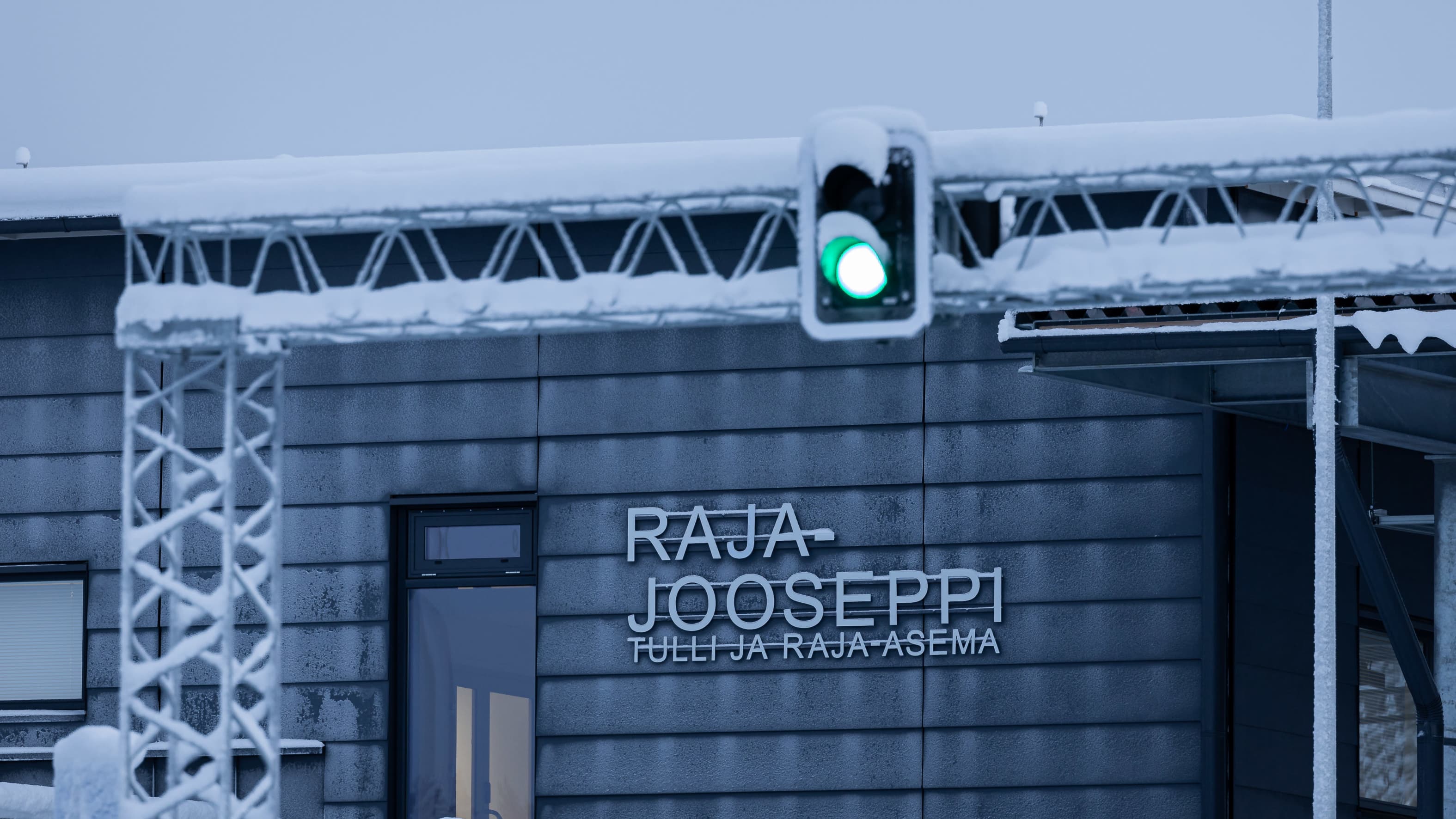 Ночью На КПП В Лапландии Не Прибыло Ни Одного Мигранта – День На.