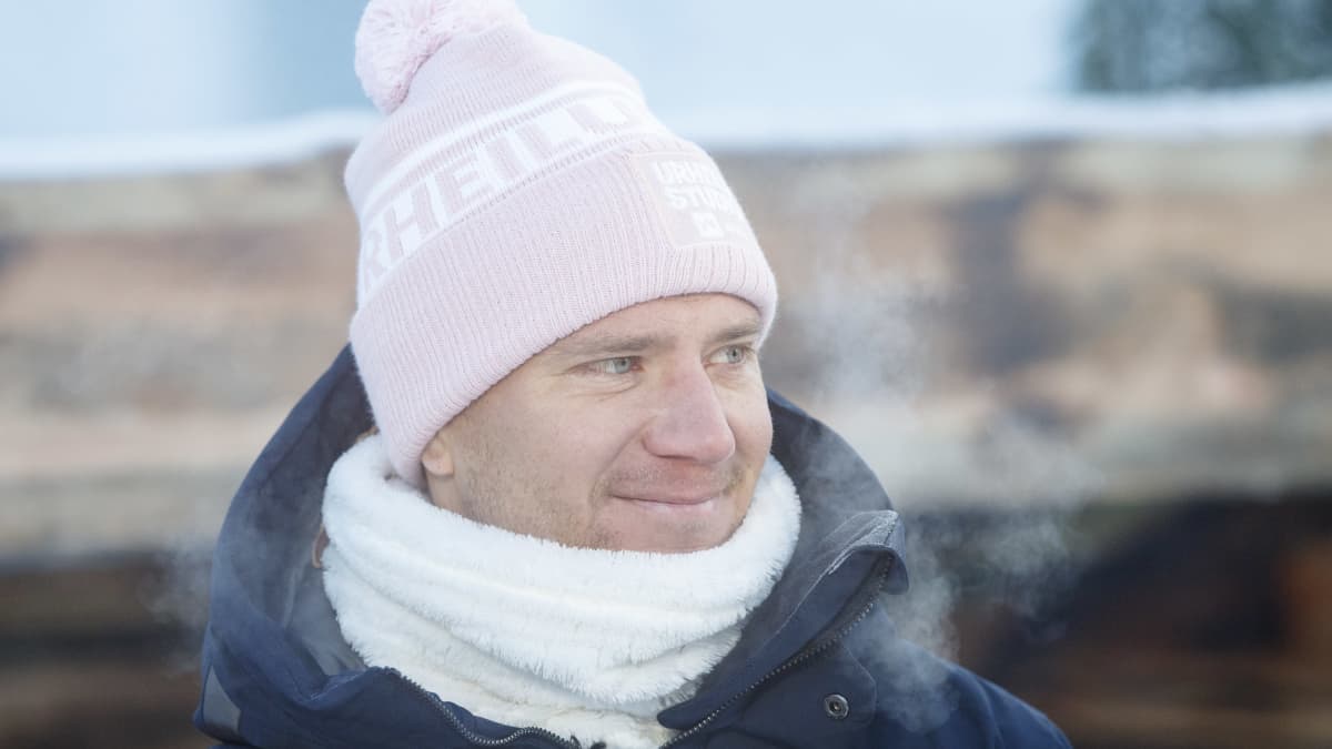 Ville Nousiainen lähikuvassa.