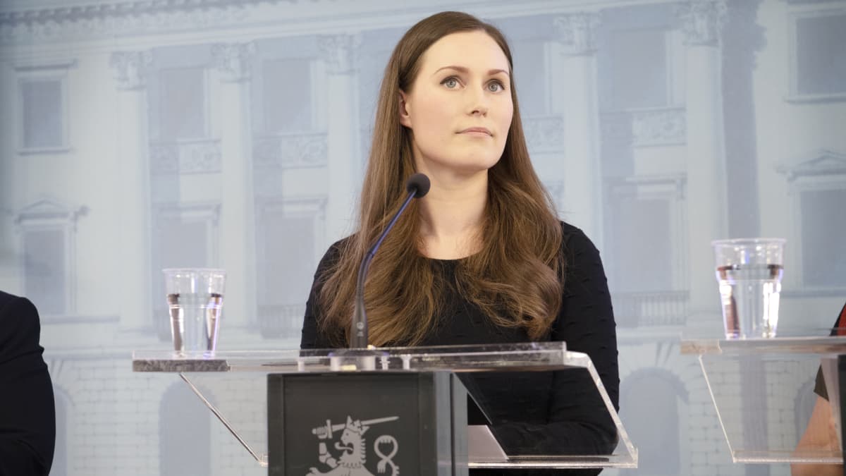 Sanna Marin hallituksen tiedotustilaisuudessa.