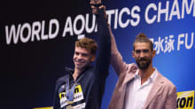 Leon Marchand ja Michael Phelps.