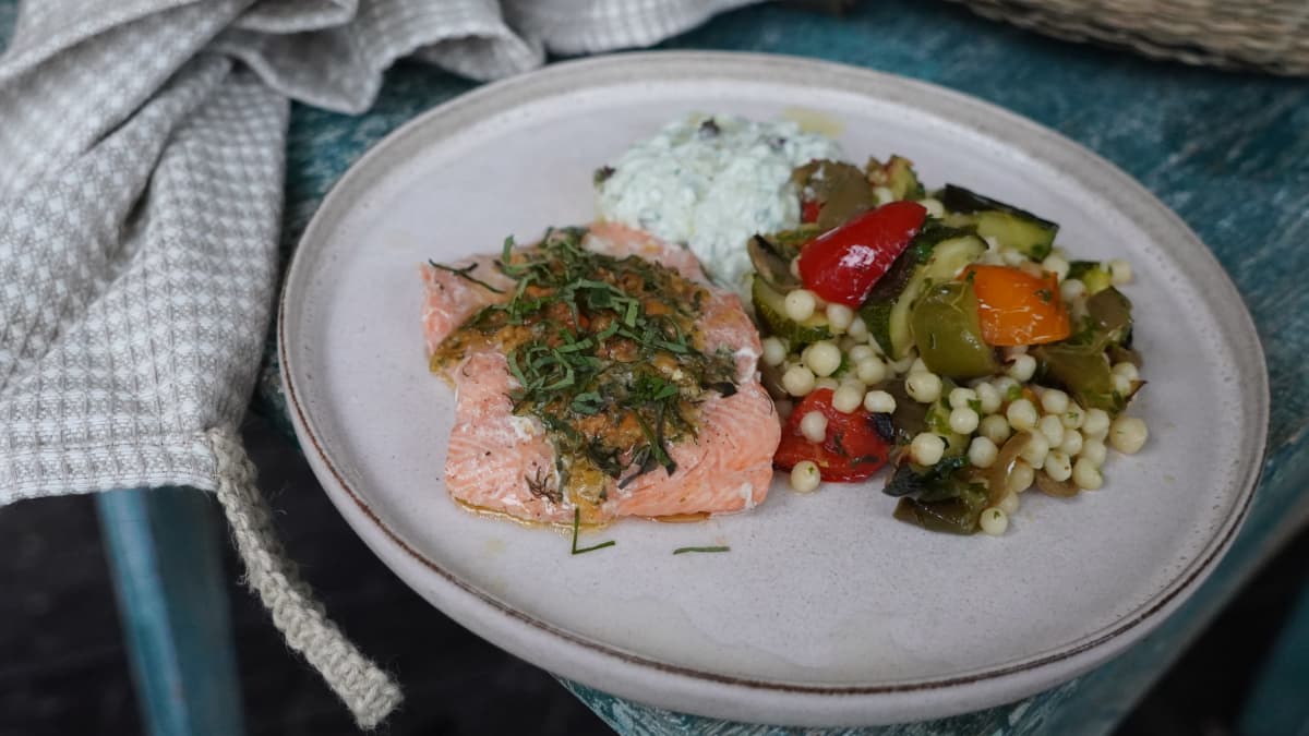 Fish and vegetables are healthy. That’s why it’s good to eat a lot of them. Photo: Carina Ahlskog / Yle