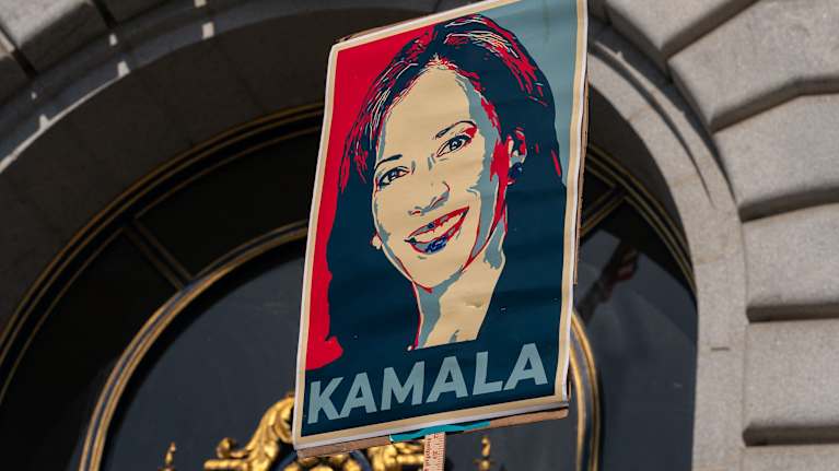 Kamala on intialainen nimi ja se tarkoittaa lootuksenkukkaa. Kuva: Loren Elliott / AFP