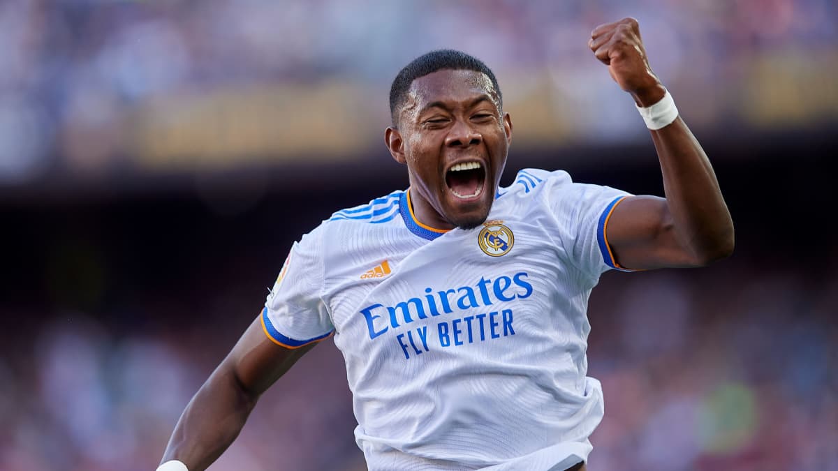 David Alaba tuulettamassa debytointiaan El Clasicossa 2021.