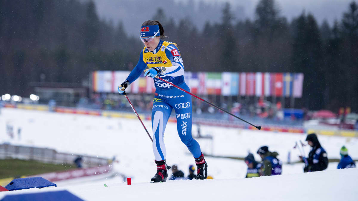 Krista Pärmäkoski hiihtää Oberstdorfissa.