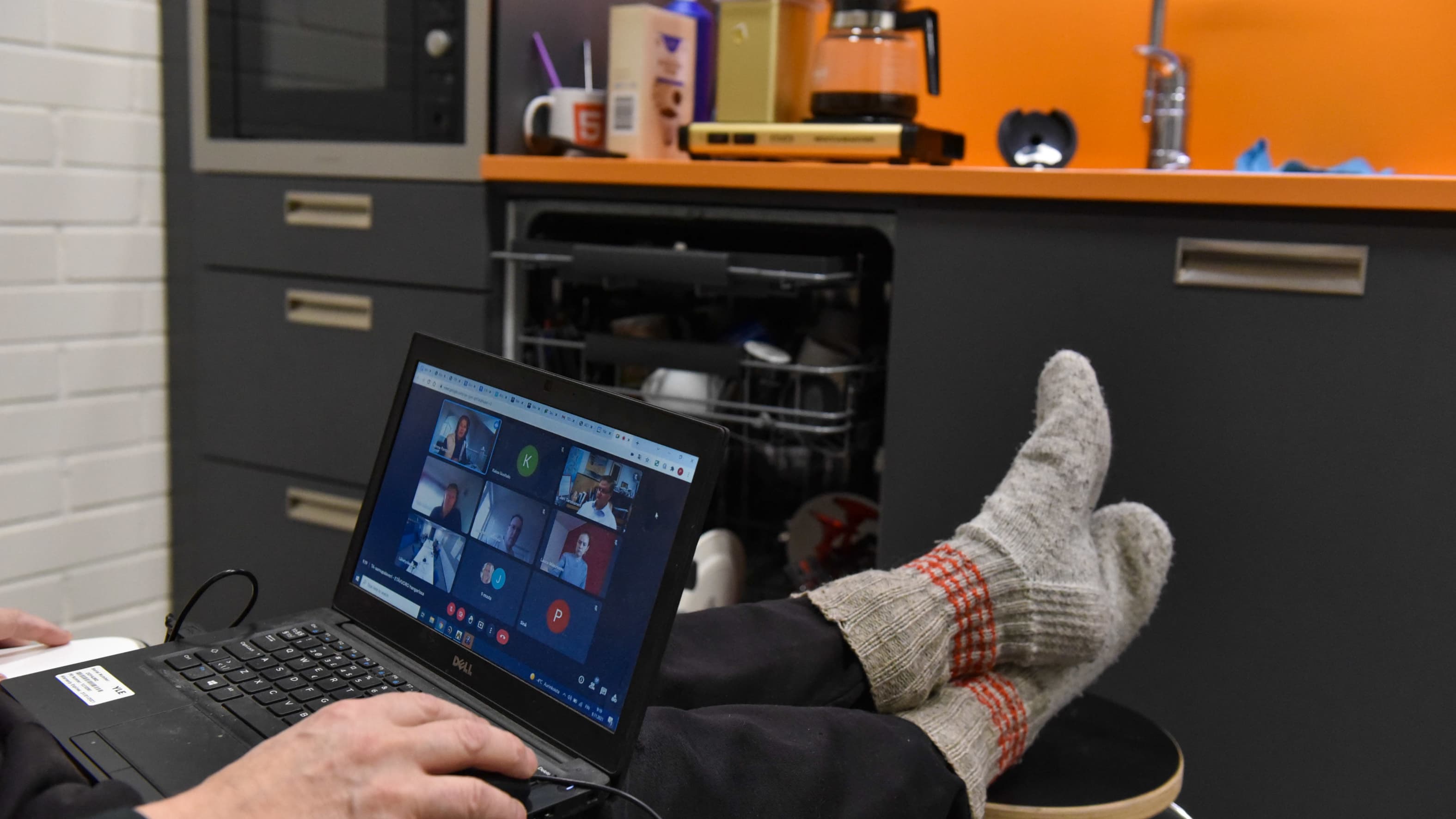 Finnish study: Boredom a major downside to virtual meetings | Yle