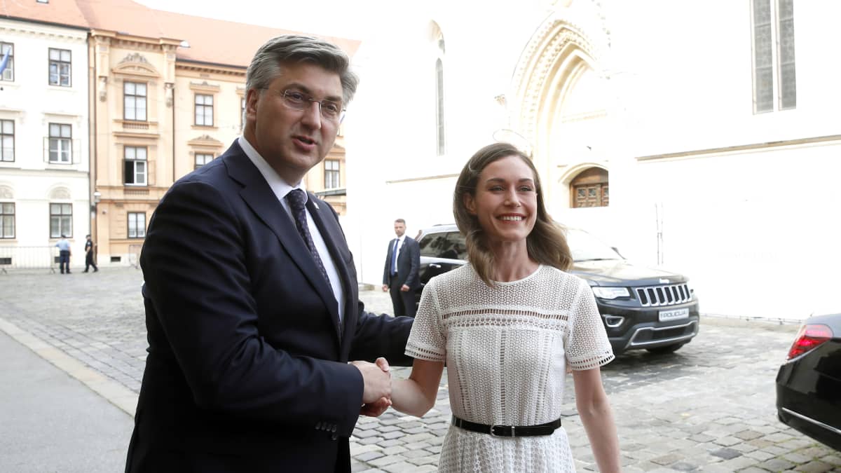 Andrej Plenković ja Sanna Marin kättelevät.