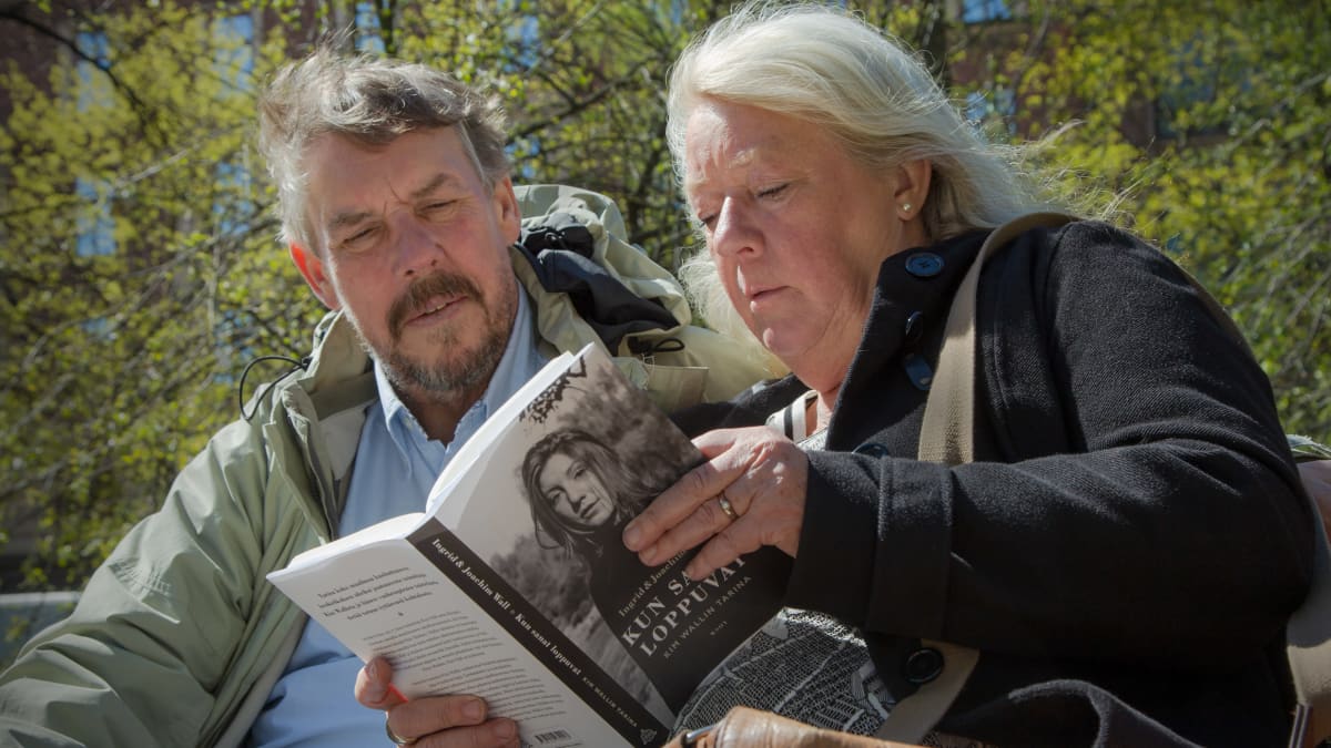 Potrettikuvassa kirjailija Ingrid Wall sekä valokuvaaja Joachim Wall.