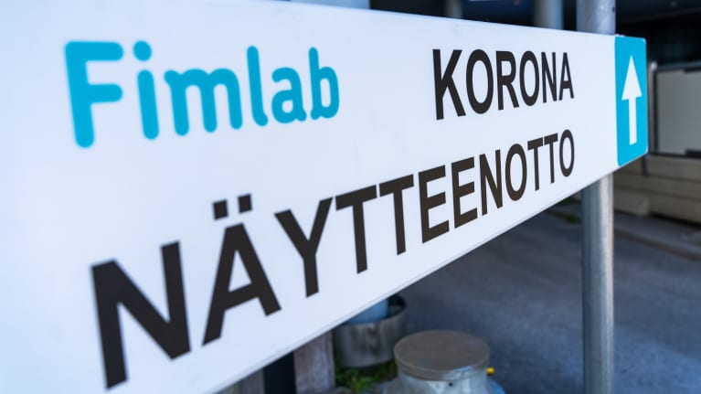Fimlabin koronanäytteenottopisteen opaste.