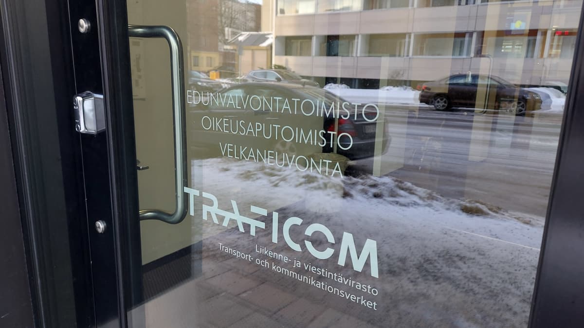Varsinais-Suomen oikeusaputoimiston ulko-ovi Turussa.
