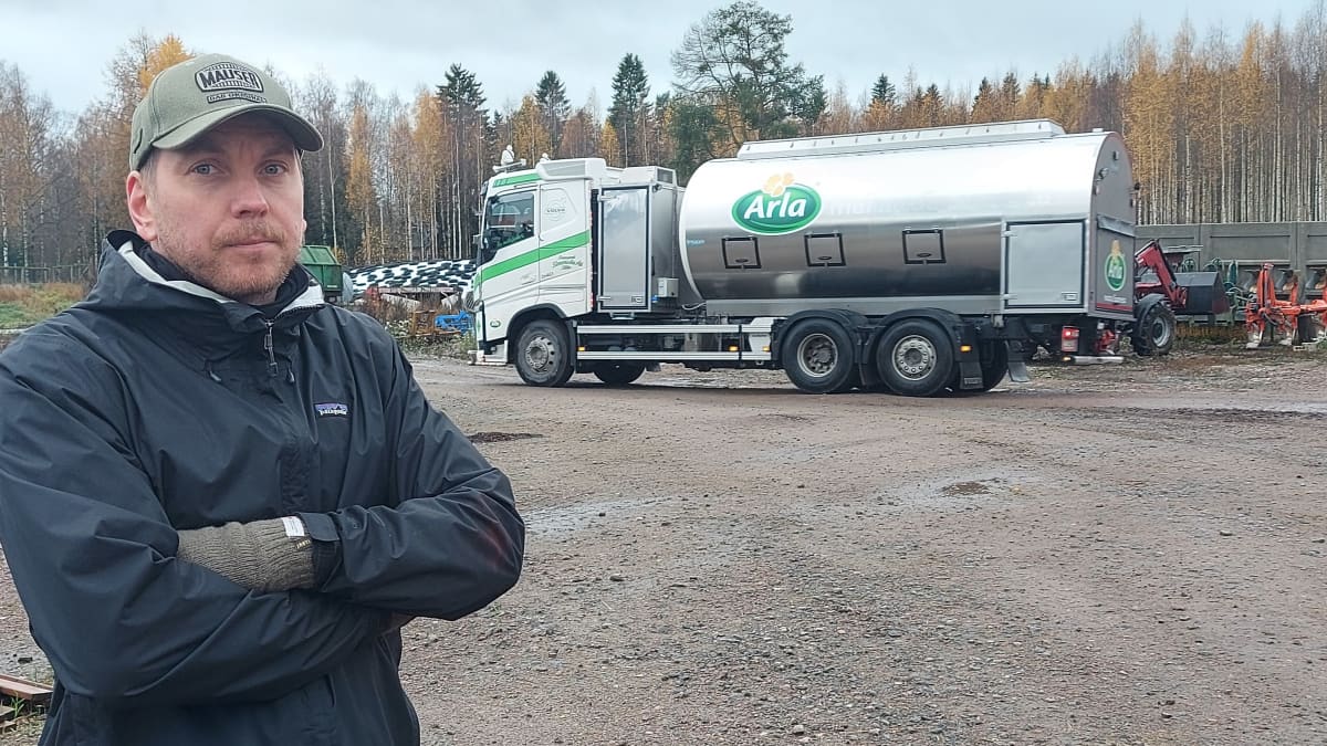 Renkolaisen Loukasten tilan maatalousyrittäjä Antti Koljonen