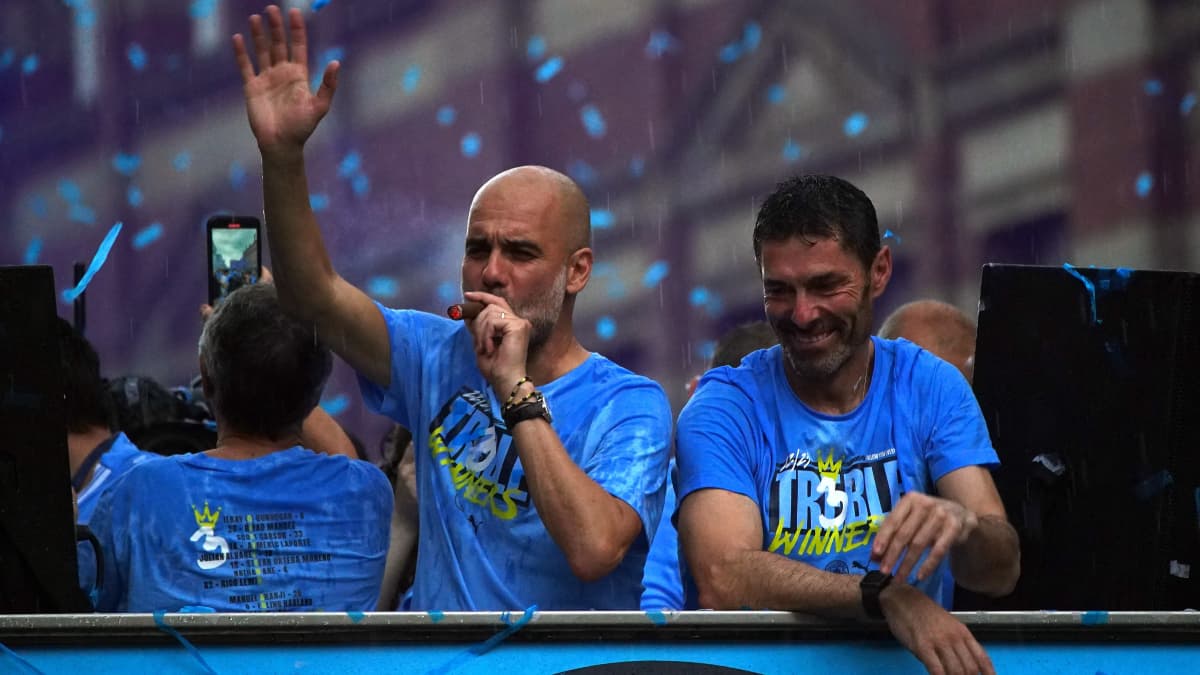 Pep Guardiola juhlimassa triplaa.